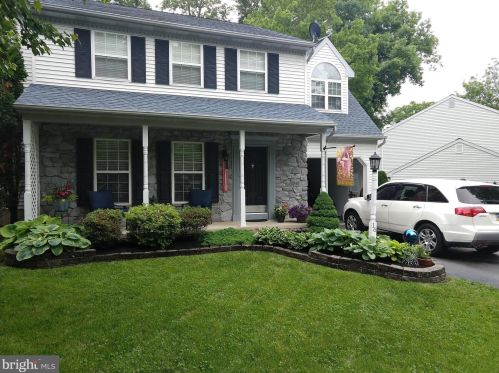 16 Mill Pond Dr, Lancaster PA  17603-7411 exterior