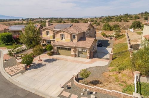 16550 Catalonia Dr, Riverside CA  92504-8701 exterior
