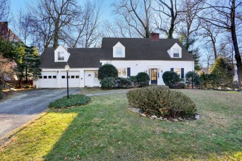 58 Winthrop Dr, Riverside, CT 06878-1912