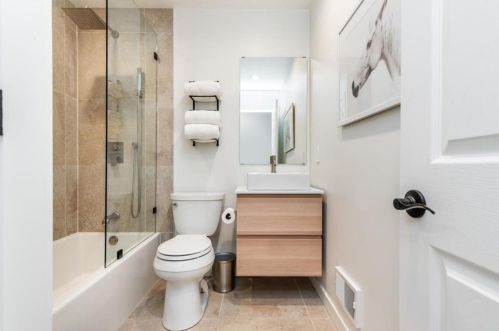 2334 Cortez Way, Atlanta GA  30319-3914 exterior