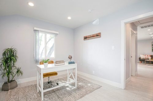 3521 Encinal Ave, Glendale CA 91214-2415 exterior