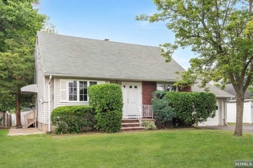 80 Berdan St, Rochelle Park, NJ 07662-3218