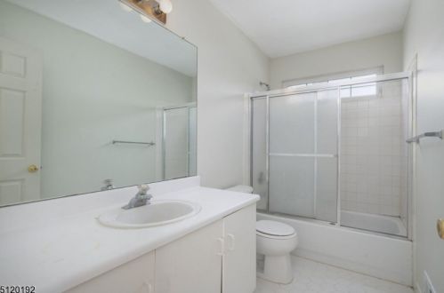 53 Saxton Dr, Hackettstown NJ  07840-1742 exterior