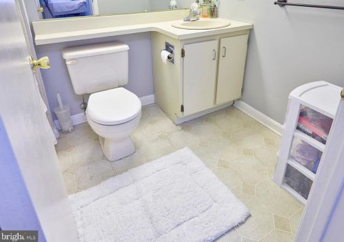 24 Cheverny Ct, Trenton NJ 08619-4718 exterior