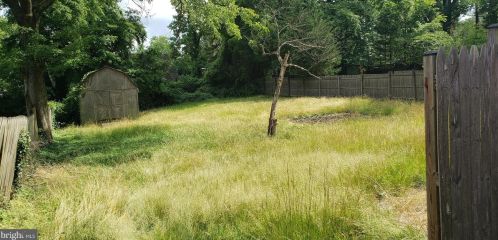 6813 Jackson Ave, Falls Church, VA 22042-1909