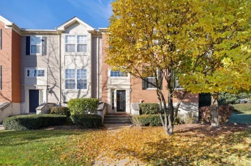 770 Lambert Ln, Hanover Park, IL 60103-2327