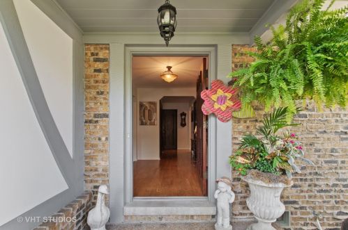 1640 Berkley Ct, Bannockburn, IL 60015-2031