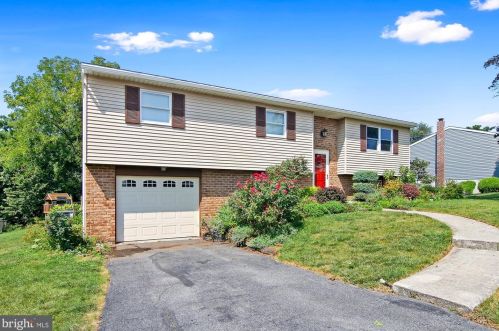 659 Frances Dr, Harrisburg, PA 17109-4008