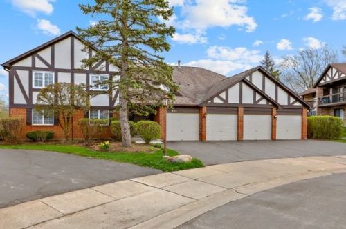 6145 Essex Ct, Willowbrook IL  60527-2941 exterior