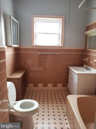 1813 19 St, Philadelphia PA  19146-1438 exterior