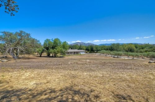 27228 Shiloh Ln, Valley Center, CA 92082-6847