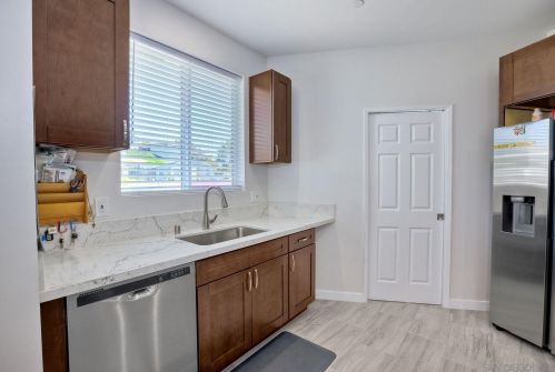 6670 Cielo Dr, San Diego, CA 92114-0057