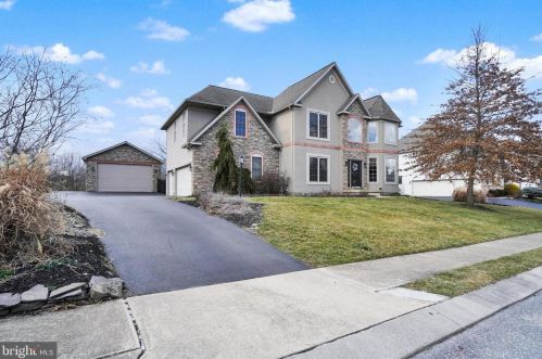 1517 Greenmeadow Dr, York, PA 17408-8534