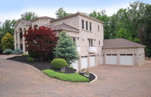 8 Thistle Ln, Holmdel Village, NJ 07733-1200