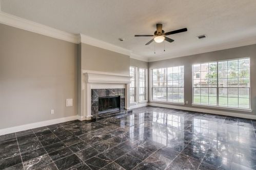 1203 Tangle Briar Dr, Taylor Lake Village, TX 77586-4526