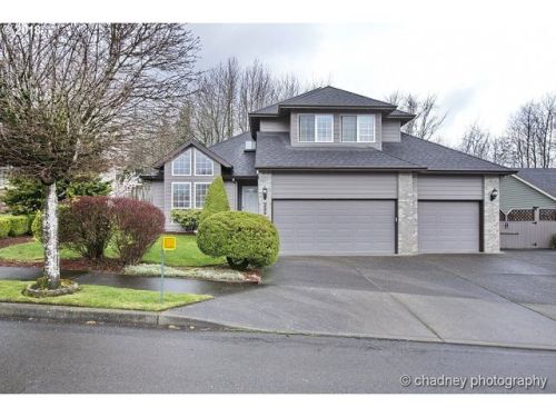 235 18th St, Wood Village, OR 97060-4115
