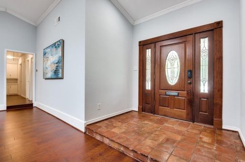 2711 Lakeview Ln, Carrollton TX exterior