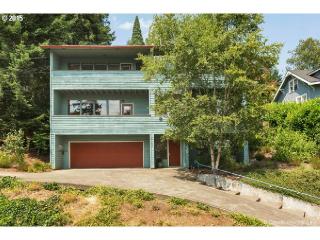 3739 Hillside Dr, Portland, OR 97267-5835