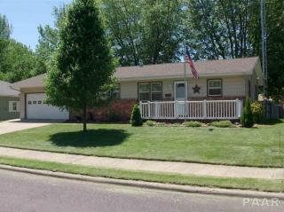 215 Schramm Dr, Pekin, IL 61554-2541