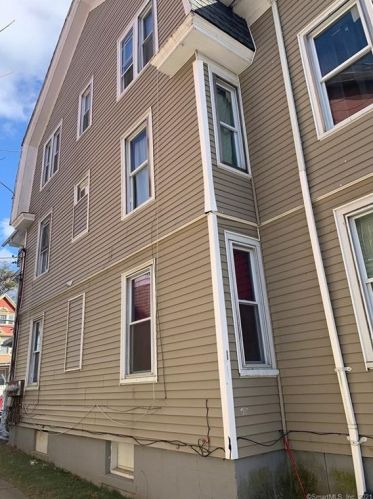 83 Waterville St, Waterbury, CT 06710-1850