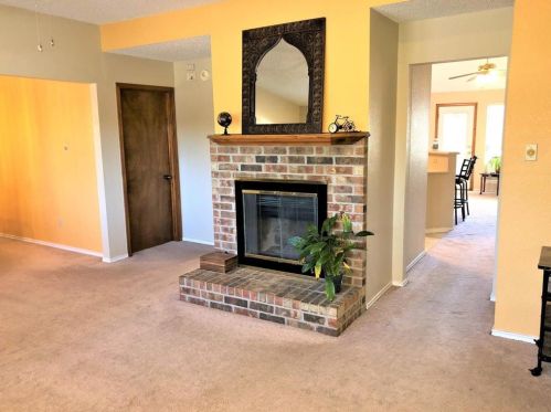 2018 Lansdown Dr, Carrollton TX  75010-4044 exterior