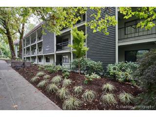 4926 Corbett Ave, Portland OR  97239-3923 exterior