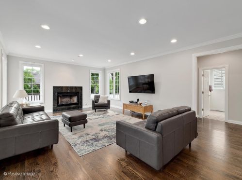 330 55th St, Willowbrook IL  60514-3015 exterior