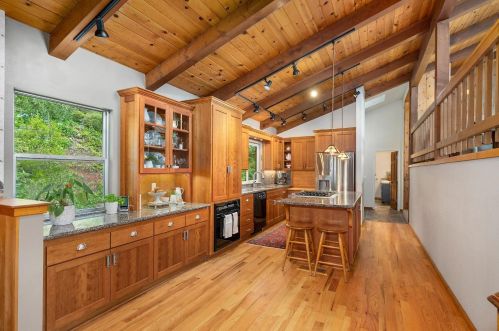 277 Sunnyside Dr, Cape Horn, CA 95713-9429