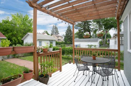 1163 Juliet Ave, Saint Paul MN  55105-2922 exterior