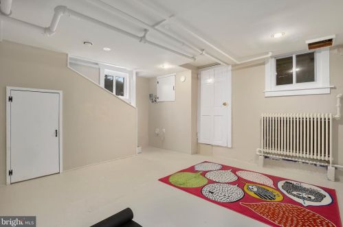 6701 Poplar Ave, Silver Spring MD 20912-4671 exterior