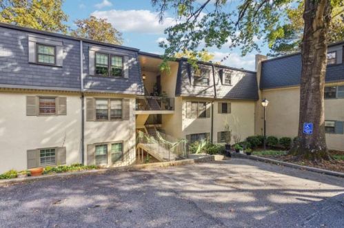74 Montre Sq, Atlanta GA  30327-4044 exterior