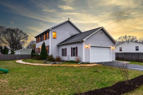 279 Claypool Dr, Warwick, RI 02886-8107