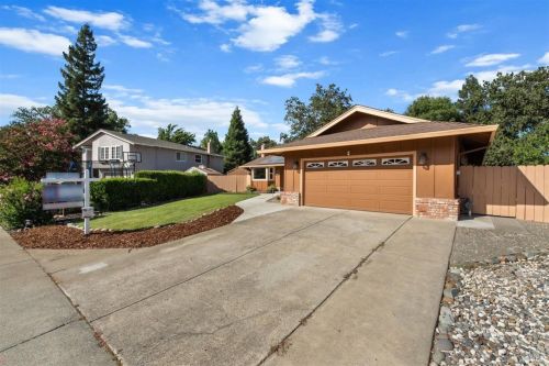 221 Alamo Dr, Vacaville CA  95688-2423 exterior
