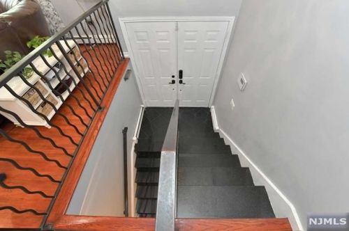 37 Concord St, Dumont, NJ 07628-2721