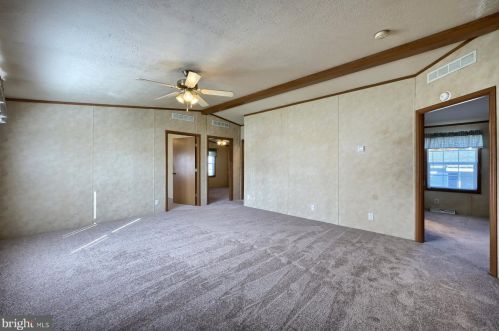 104 Dovefield Dr, Lancaster PA  exterior