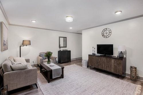 178 Barone Pl, Atlanta GA  30327-1073 exterior