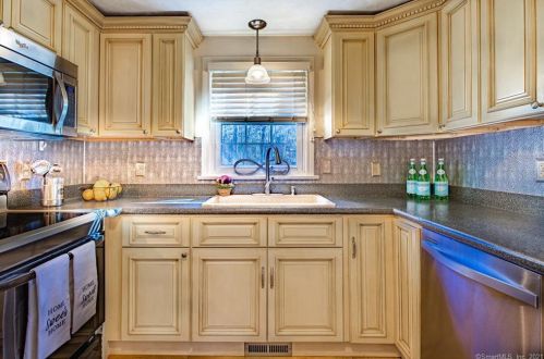 21 Pinnacle Rd, Ellington, CT 06029-3512