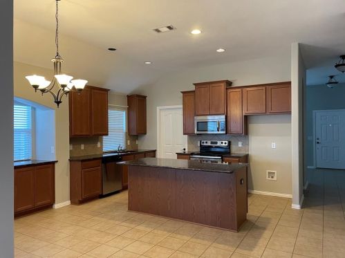 4603 Oakview Dr, Midlothian TX  76063-8105 exterior