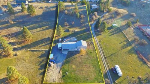 3120 Center Rd, Green Bluff, WA 99021-9669