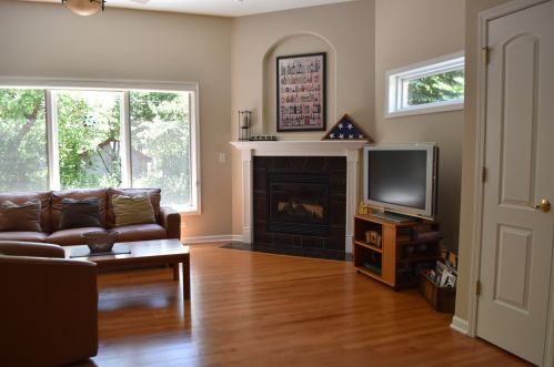 174 Carey Trl, Wood Dale, IL 60191-2061