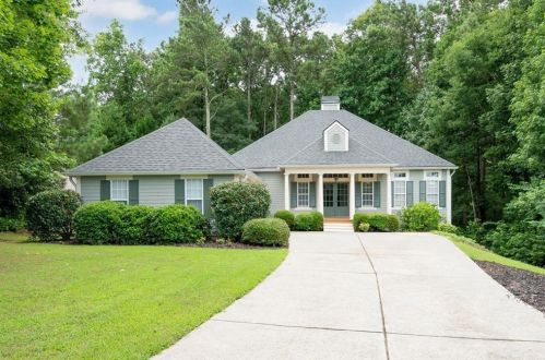 707 Chestnut Ln, Holly Springs, GA 30114-7785