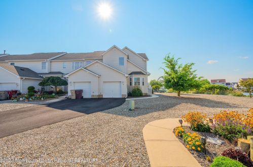 18 Blue Heron Ln, Berkeley Township, NJ 08721-2029