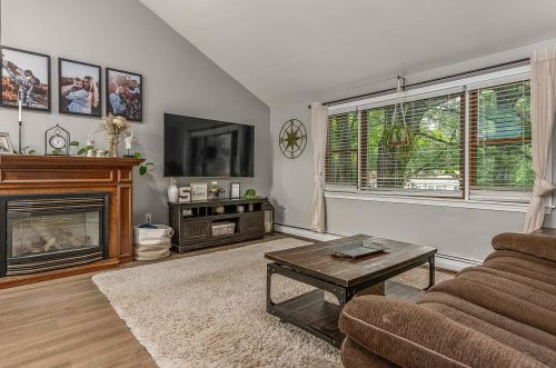 75 Ledgeview Dr, Rochester NH  03839-5618 exterior