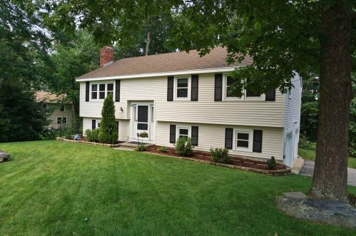 14 Lamplighter Dr, Nashua, NH 03064-1236