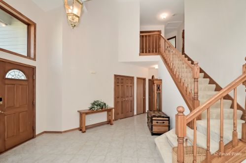 604 Wood Creek Dr, Antioch, IL 60002-3100
