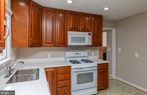 7209 Lamar Dr, Springfield VA  22150-3129 exterior