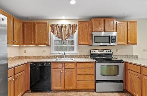 30 Boulder Ln, Pelham, NH 03076-4300