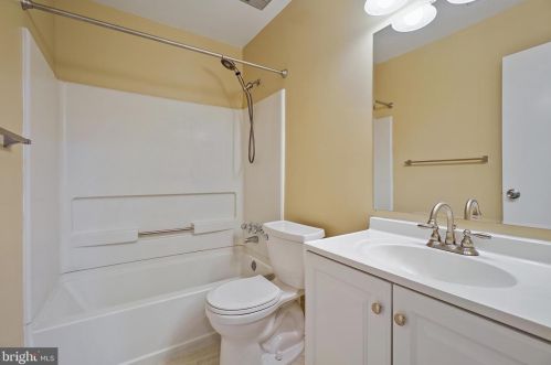 9048 Saffron Ln, Silver Spring MD 20901-4272 exterior