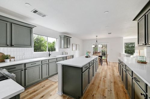 8029 Evadean Cir, Austin TX  78745-8004 exterior