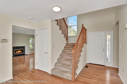 3 Chris Ann Ct, Jackson Twp, NJ 08527-4201